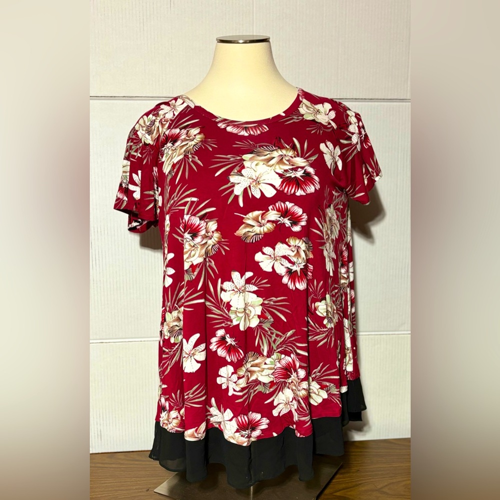 NWT LARACE women’ 4X floral tunic with 3” black sheer ruffle hem